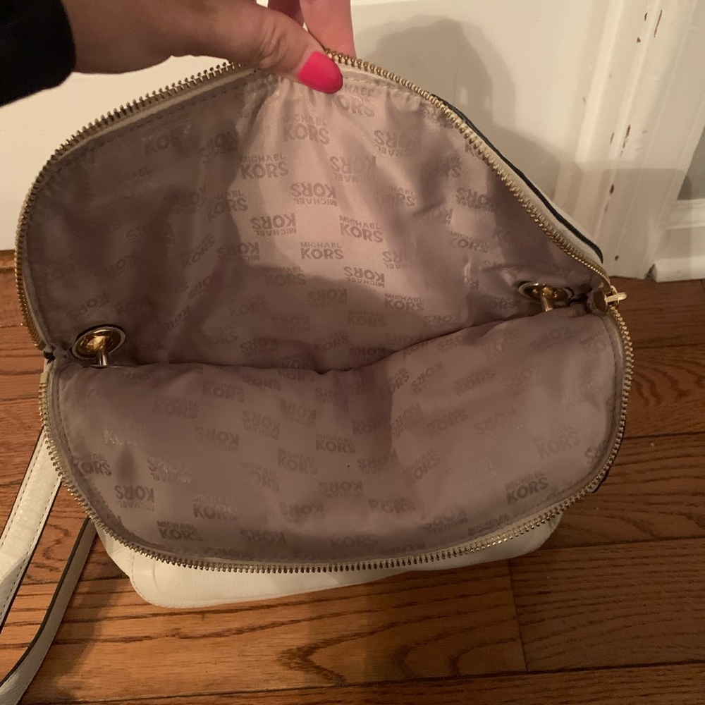 Michael Kors cream purse - Picture 4 of 4